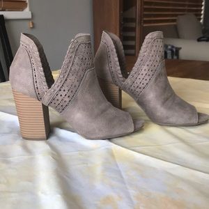Faux leather, open toed, large base heel